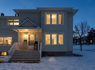 245 N Killarney Glen Ct SW, Calgary, AB T3E 7H4