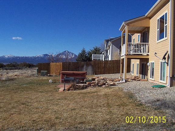 fabulous back yard w/hot tub