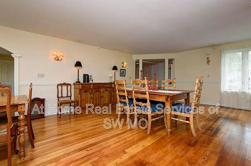 3 bed, 3.0 bath, 3200 sqft, $2,700 — Photo 4