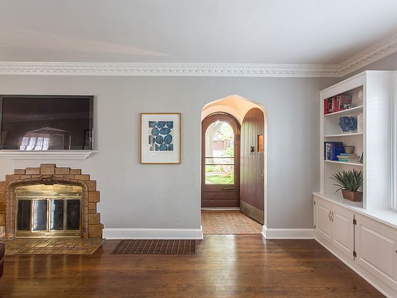 2nd image of 2208 W 50th St