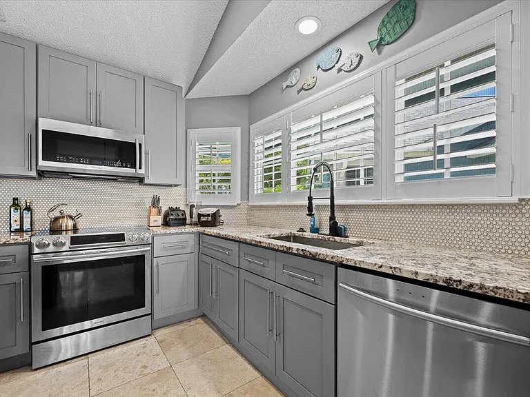 621 Ocean Dunes Cir — Photo 11