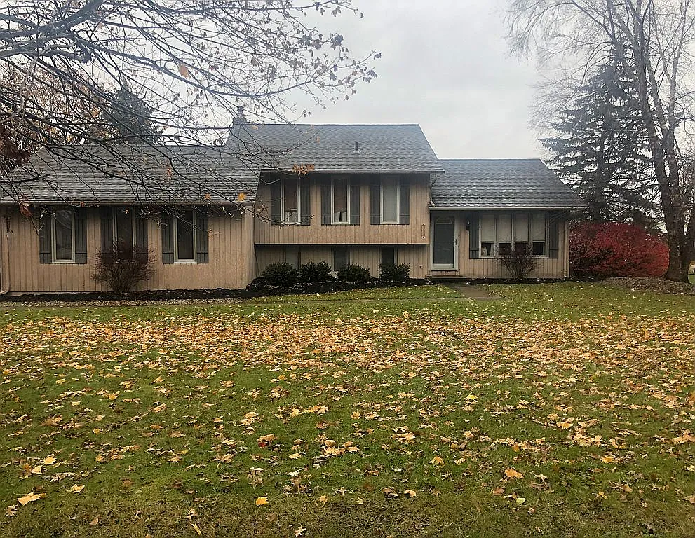 1430 Edgewood Dr photo 1