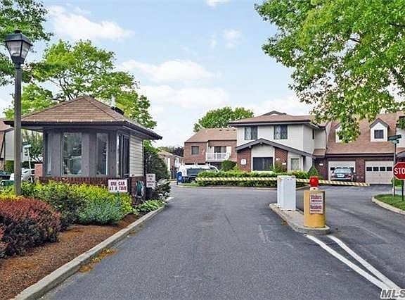 2nd image of 51 Cambridge Dr W #51