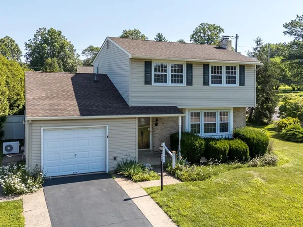 891 Lombardy Dr, Lansdale, PA 19446