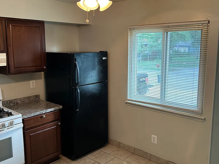 25514 Ross St — Photo 5