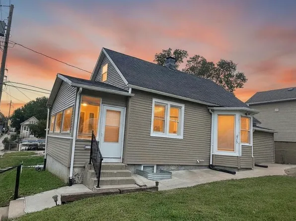 2715 Pacific St, Omaha, NE 68105