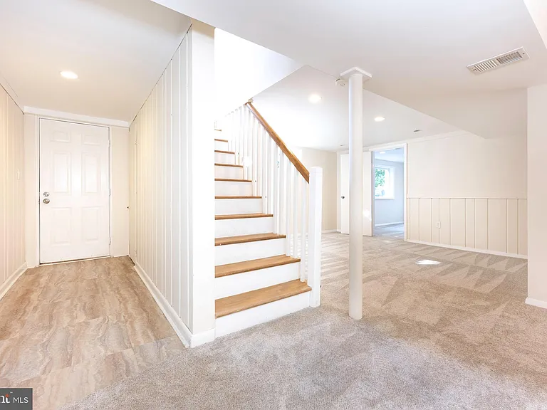 1418 Thornden Rd — Photo 16