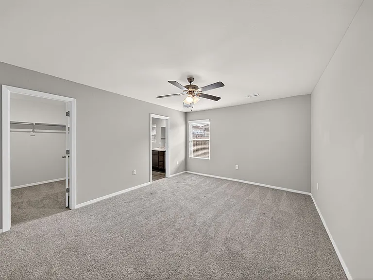 4405 Sackett Ave — Photo 17