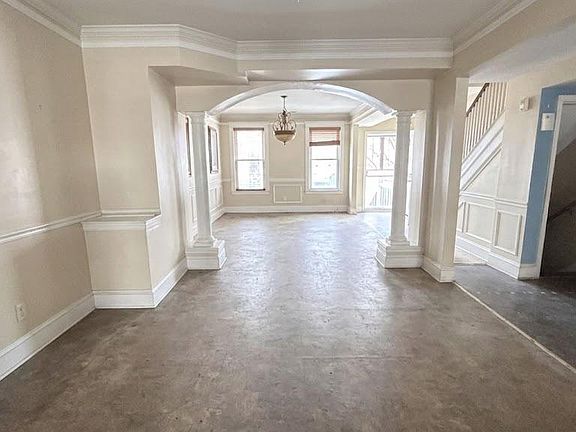 3rd image of 1505 W Virginia Ave NE