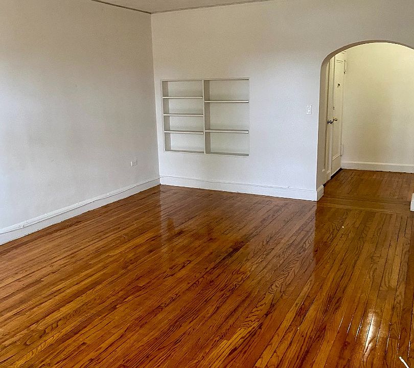 1st image of 1 Larchmont Ave #722