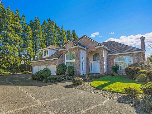 2nd image of 822 NW Turnberry Ter