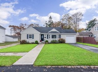 38 Marquette Dr, Warwick, RI 02888