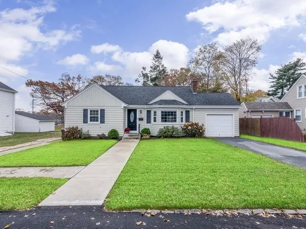 38 Marquette Dr, Warwick, RI 02888