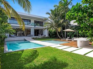 2211 Meridian Ave, Miami Beach, FL 33139