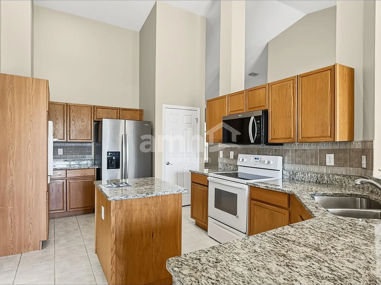 4 bed, 3.0 bath, 2400 sqft, $2,725 — Photo 4