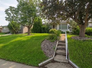 10627 43rd St NW, Edmonton, AB T6A 1V2