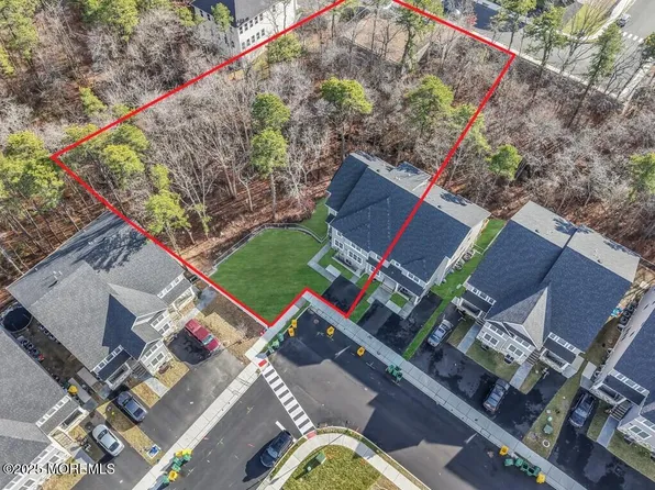24 Golders Green Road, Lakewood, NJ 08701