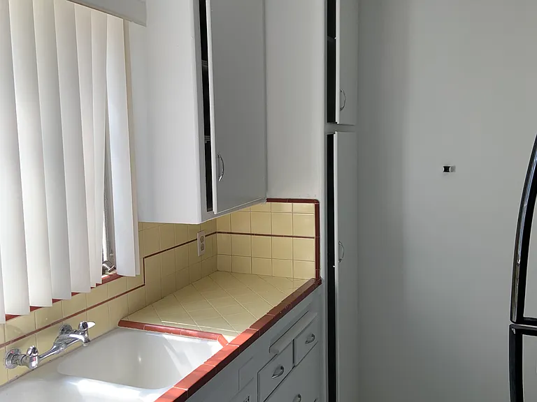 2599 Wellesley Ave — Photo 6