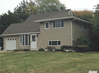 15 Dwight Cir, Commack, NY 11725