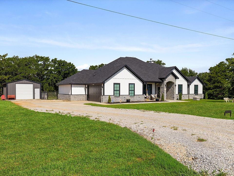 1st image of 117 Coyote Cave Ln