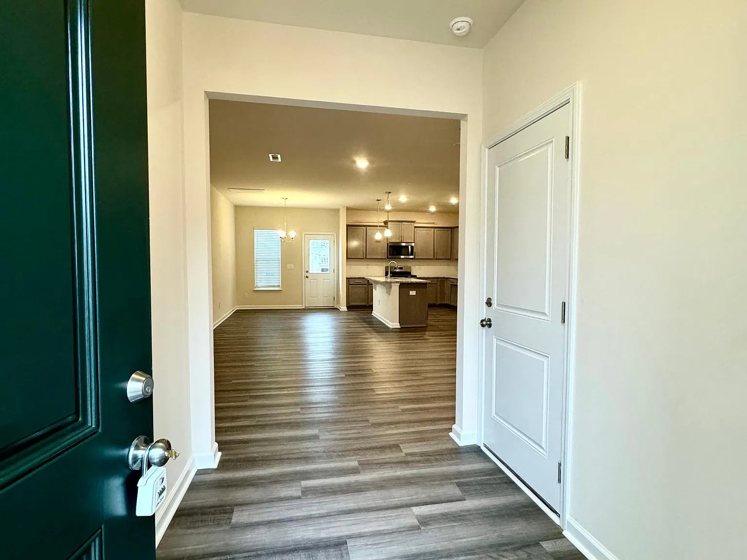 3 bed, 1558 sqft, $1,899 — Photo 2