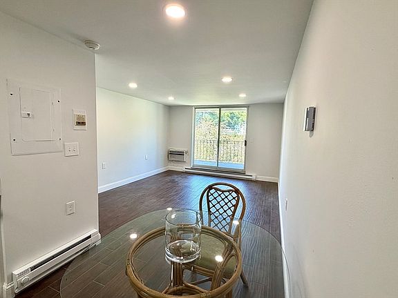 3rd image of 144 West St APT 25