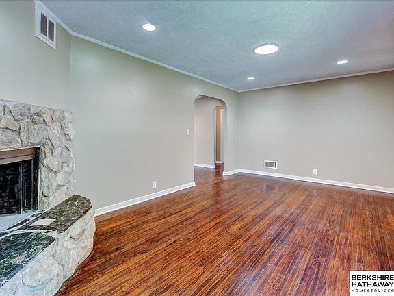 5th image of 6909 N 33rd St