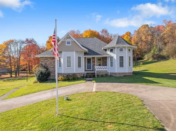 395 Glade Mills Rd, Valencia, PA 16059