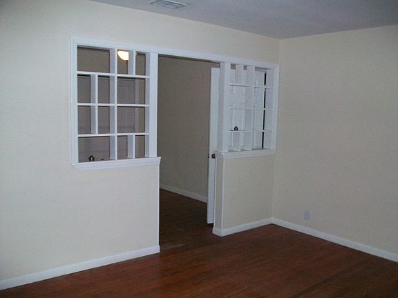 4th image of 4929 Holmes Dr