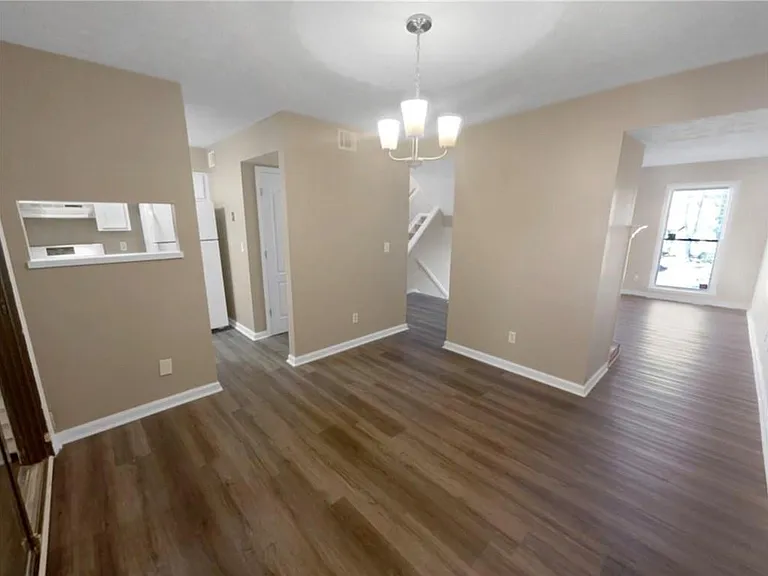 688 Stratford Grn — Photo 7