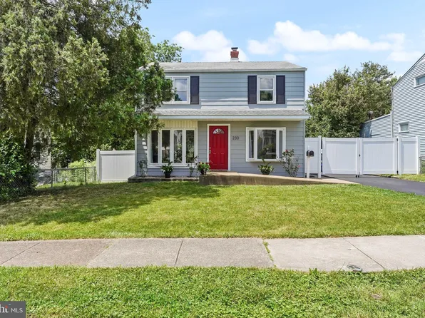 230 W Roland Rd, Brookhaven, PA 19015