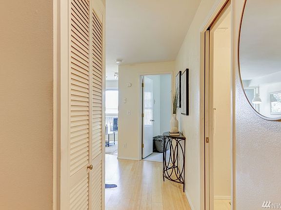 2nd image of 530 Melrose Ave E APT 405
