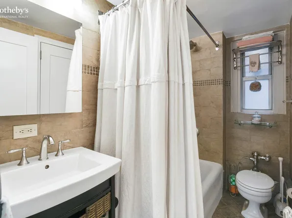 321 East 43rd Street image 7 of 12