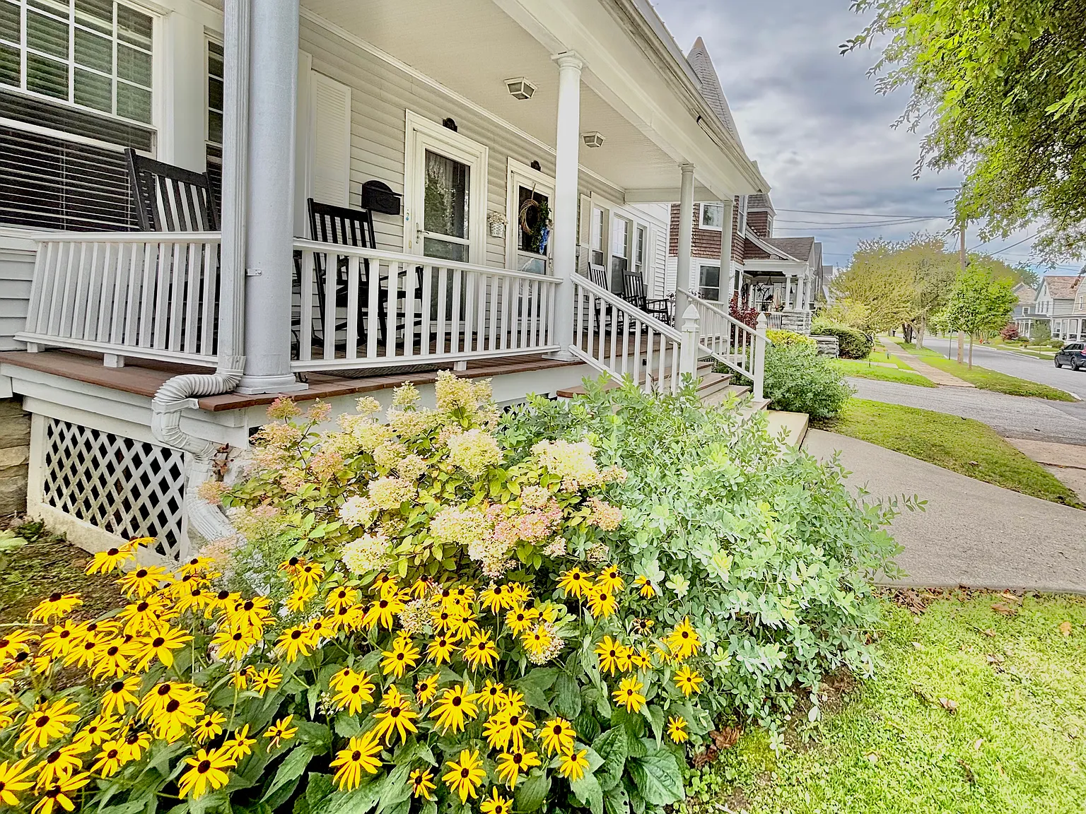3 bed, 1.5 bath, 1800 sqft, $3,000 — Photo 2