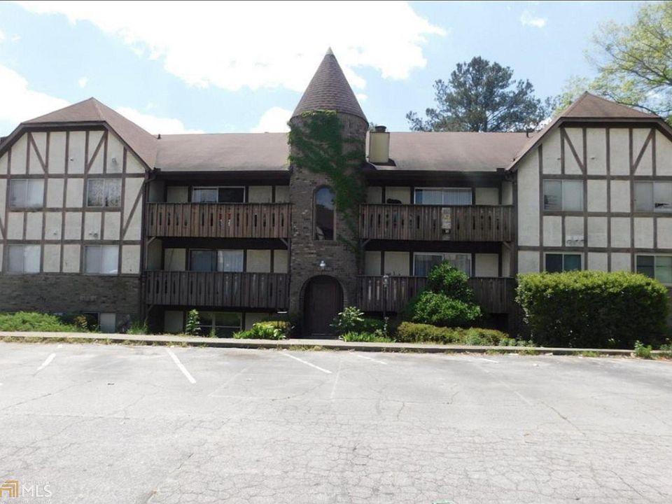 1st image of 615 Camelot Woods Dr