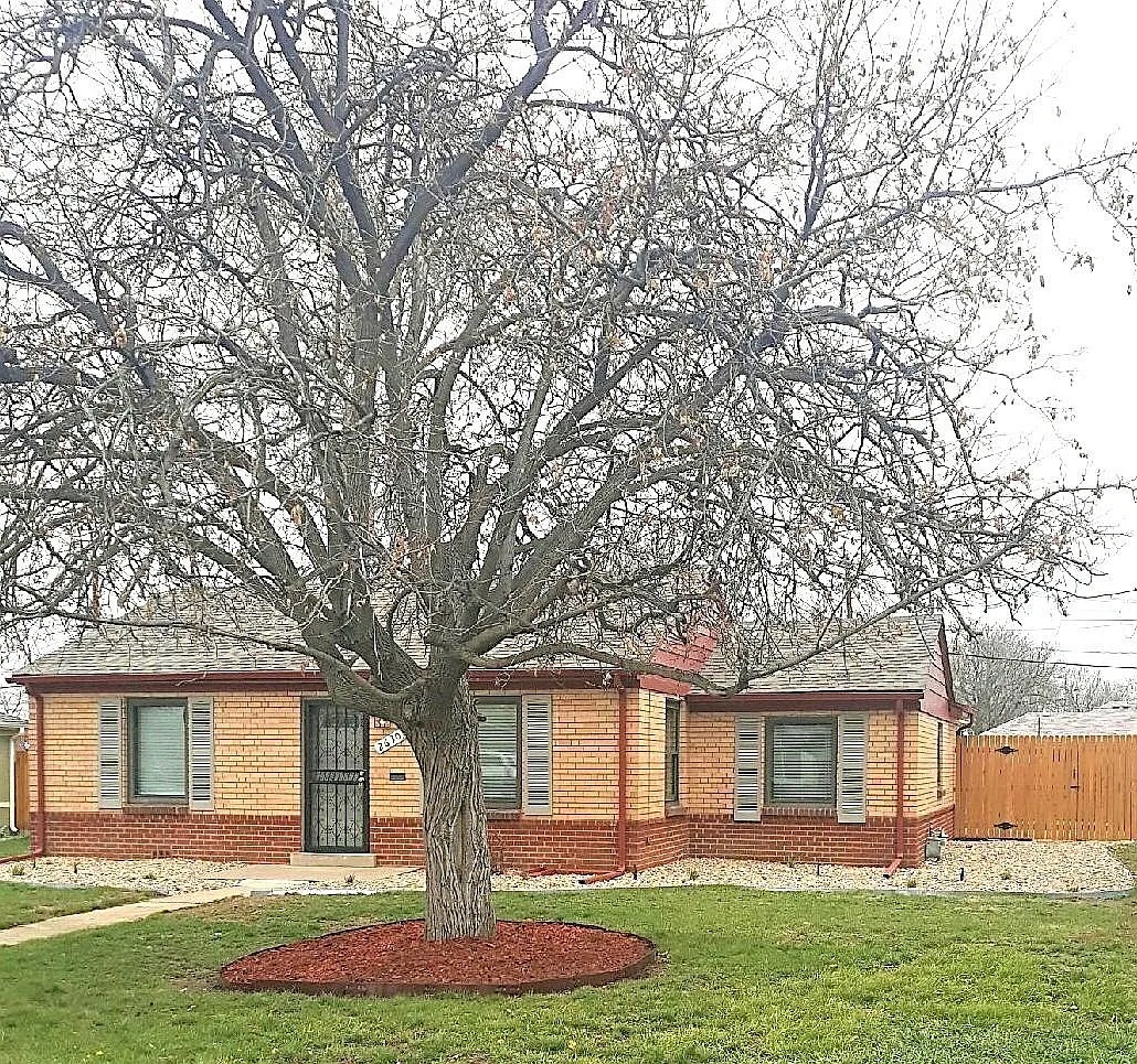 2 bed, 1100 sqft, $2,400 — Photo 1