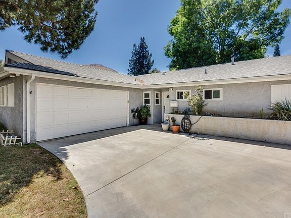 3rd image of 22587 De Soto St