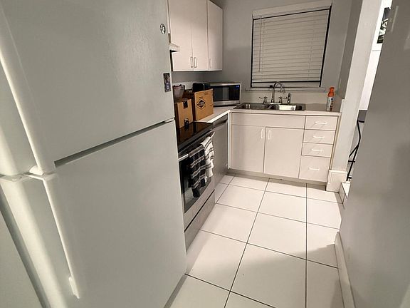 5th image of 4121 NE 21st Terrace #3