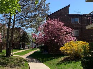 486 Pleasant Run Dr APT 1, Wheeling, IL 60090