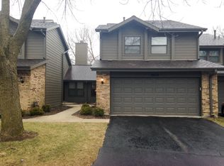 8048 Wildwood Ln, Darien, IL 60561