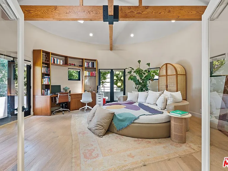 2065 Watsonia Ter — Photo 14
