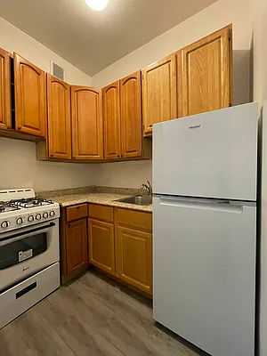 Rented by HOLTON REAL ESTATE INC. | media 32