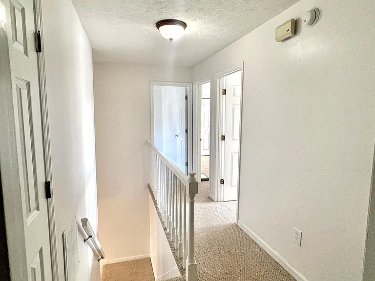 1373 Woodridge Dr — Photo 9