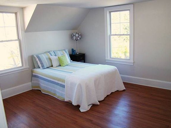 Master Bedroom w/ Walkin Closet