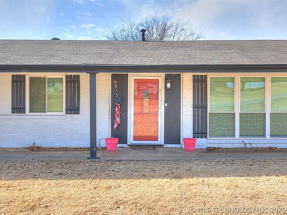 3rd image of 800 Luker Ln