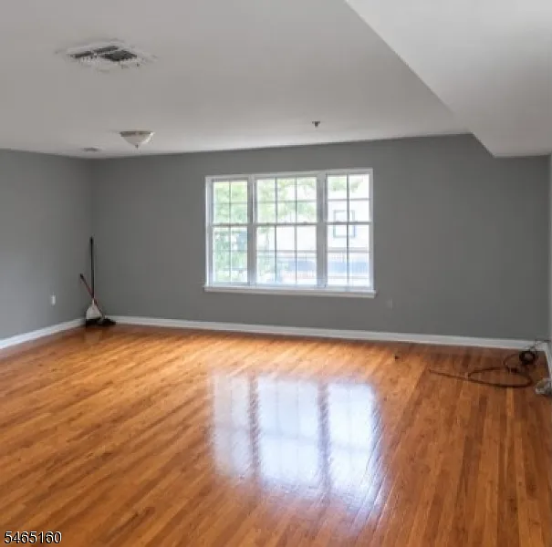 3 bed, 2.0 bath, 1600 sqft, $2,500 — Photo 4