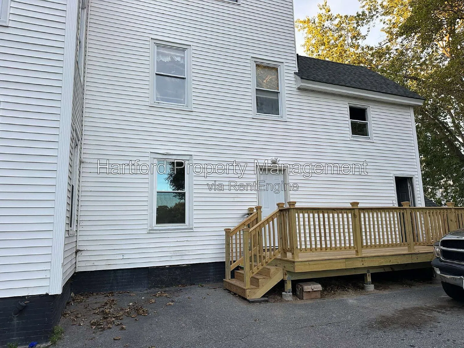 3 bed, 1.0 bath, $2,650 — Photo 2