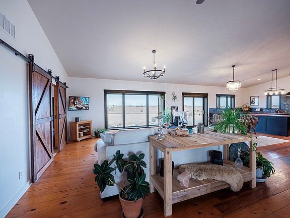 4th image of 1335 Quartz Rd