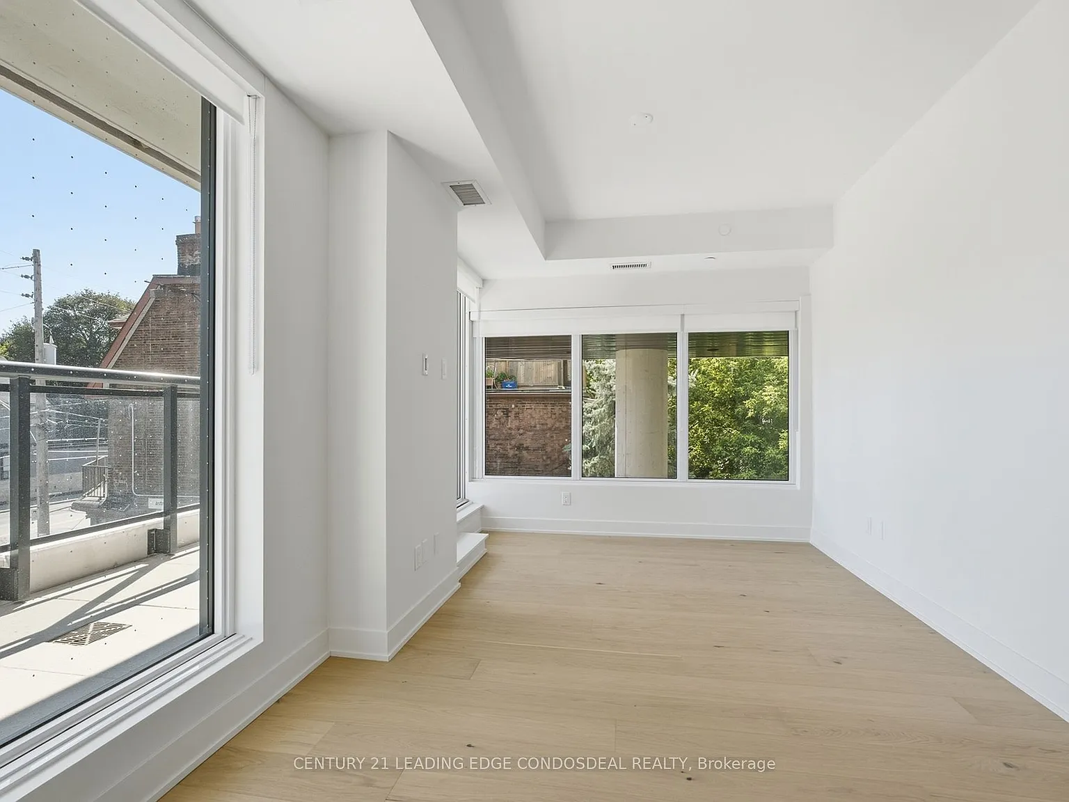 322 Dupont St — Photo 2