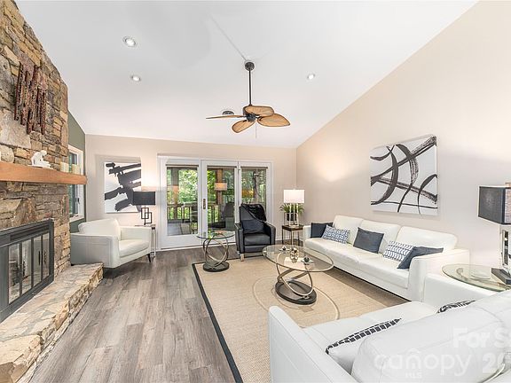 4th image of 204 Live Oak Ln